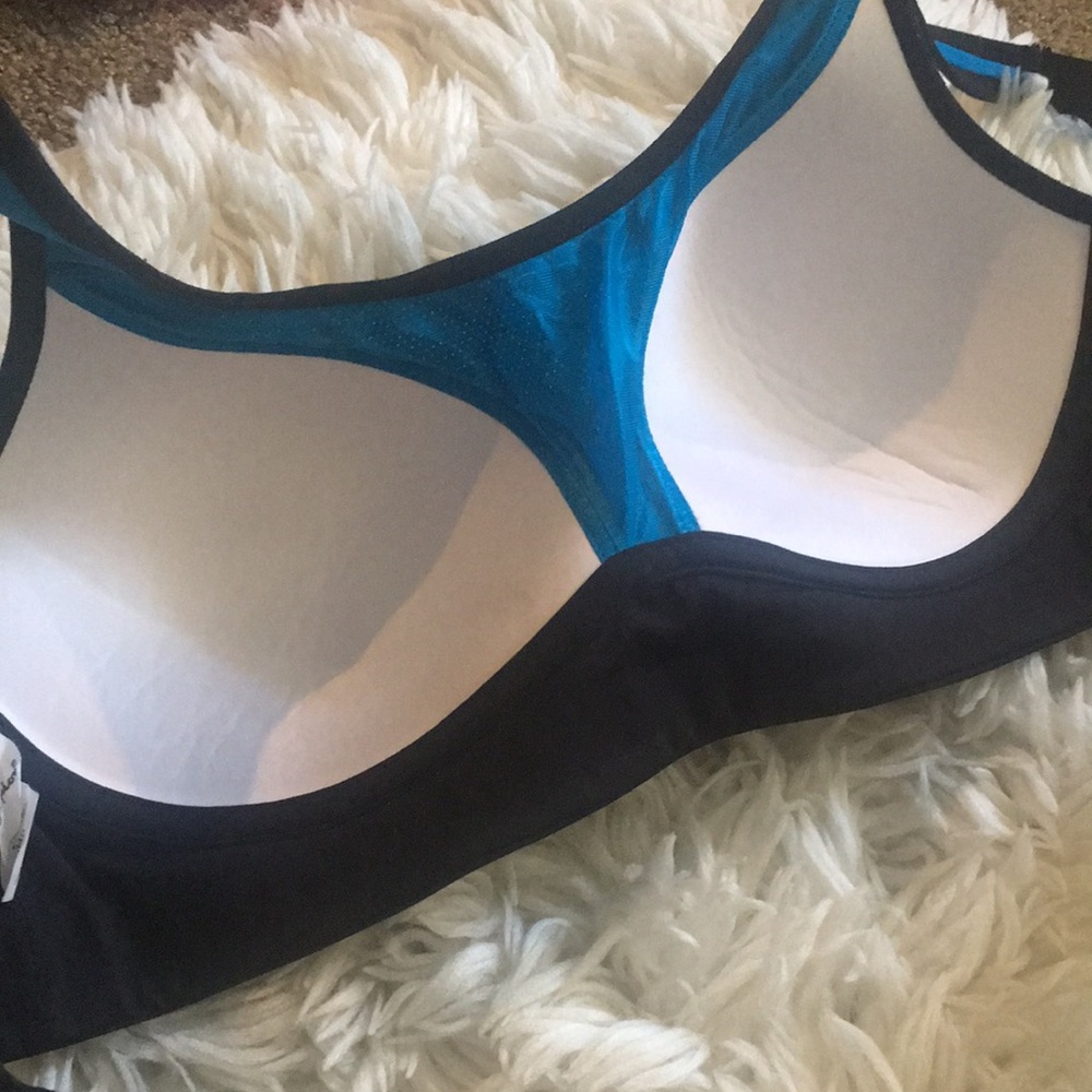 Sports bra - Picture 2 of 2